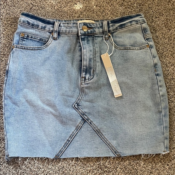 ⭐️ 3/$20 Just quella denim mini skirt size small - Picture 1 of 3